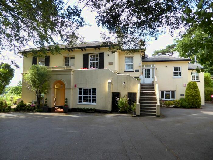 2 Bedroom Flat To Rent In Ridgeway Road, Torquay, TQ1