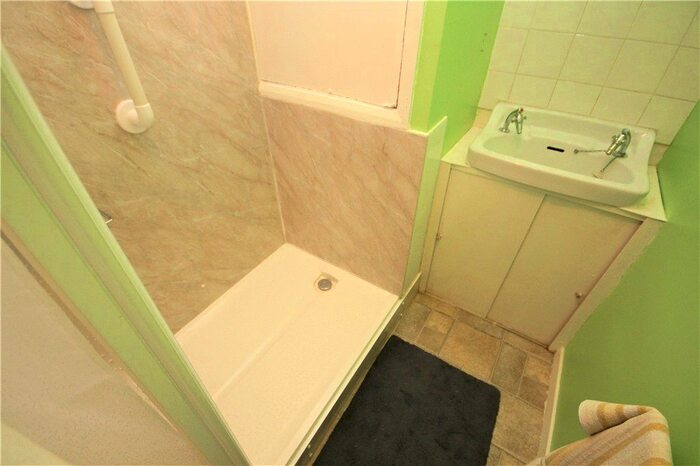 2 Bedroom Flat For Sale In Parchmore Road, Thornton Heath, CR7