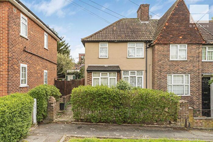 3 Bedroom House For Sale In Manor Farm Drive, London, E4