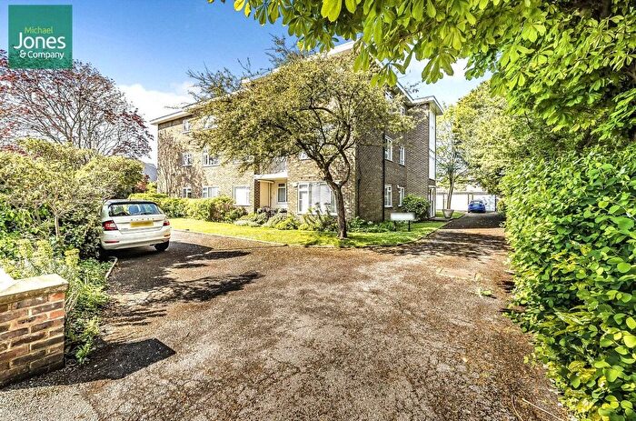 1 Bedroom Flat To Rent In Wallace Avenue, Worthing, West Sussex, BN11