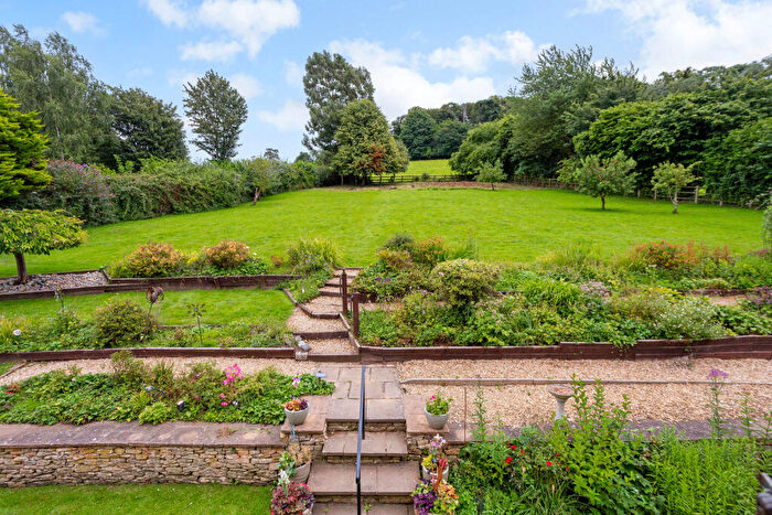 3 Bedroom Semi-Detached House For Sale In Bondend Road, Upton St. Leonards, Gloucester, GL4