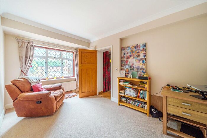 5 Bedroom Detached House For Sale In Bowes Road, Walton On Thames, Surrey, KT12