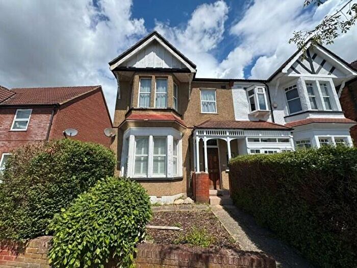 2 Bedroom Apartment To Rent In Cunningham Park, Harrow, HA1