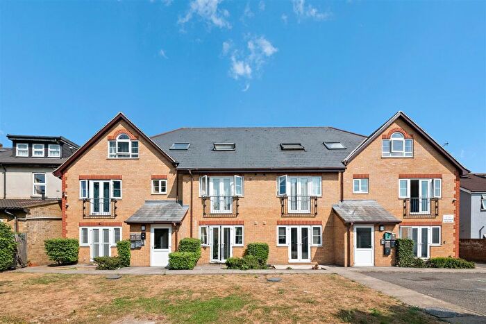 2 Bedroom Flat For Sale In Dawley Road, Hayes, UB3