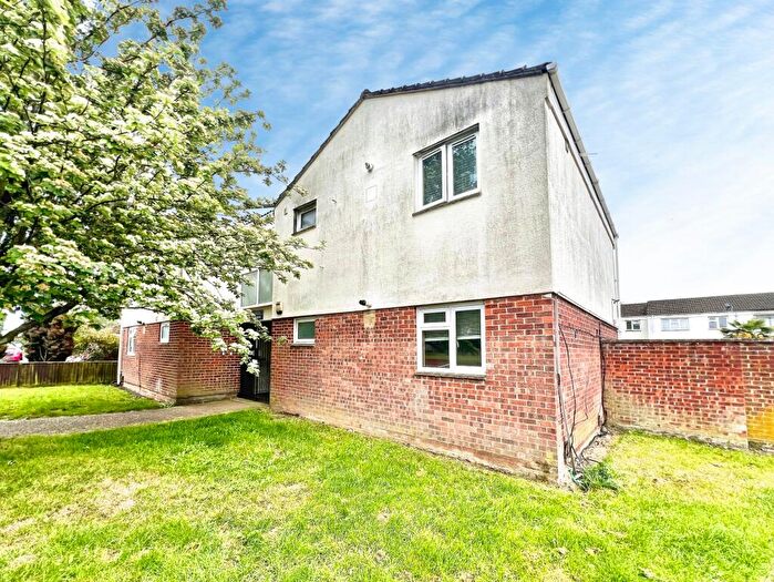 1 Bedroom Maisonette For Sale In Scafell Road, Slough, SL2