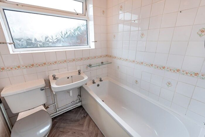 2 Bedroom Flat For Sale In The Oval, Retford, DN22