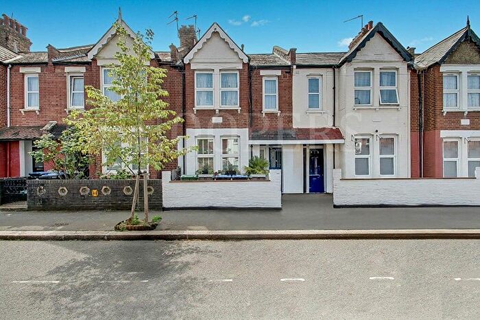 2 Bedroom Ground Maisonette For Sale In Deacon Road, London, NW2
