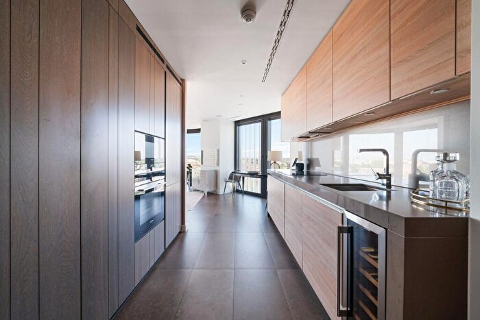2 Bedroom Apartment To Rent In Chronicle Tower, B City Road, London, EC1V