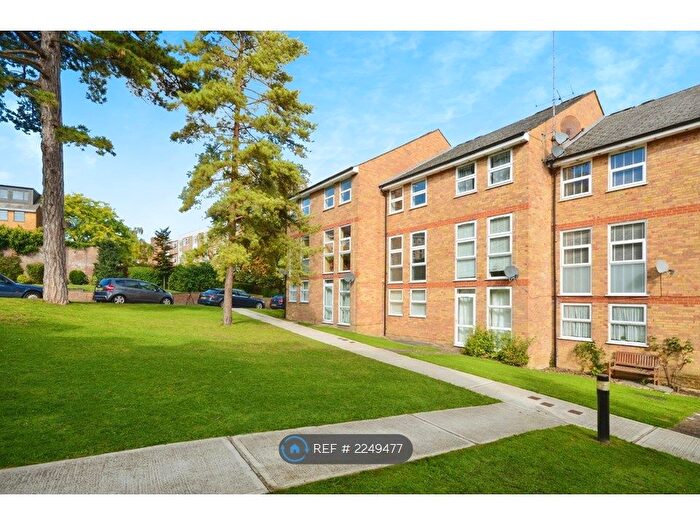2 Bedroom Flat To Rent In Lincoln Court, Berkhamsted, HP4