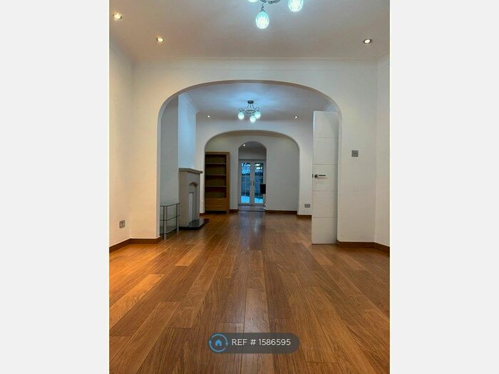 3 Bedroom Terraced House To Rent In Southbourne Gardens, Ilford, IG1