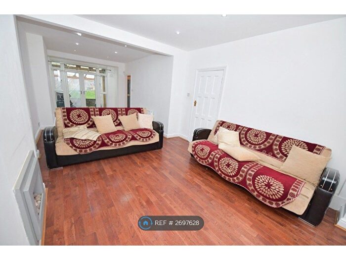 3 Bedroom Semi-Detached House To Rent In Station Road, Orpington, BR6