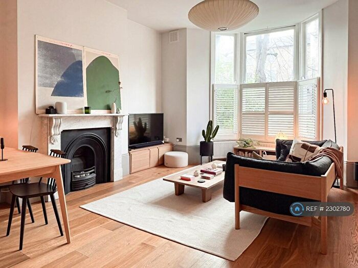 2 Bedroom Flat To Rent In Amhurst Road, Hackney, London, E8