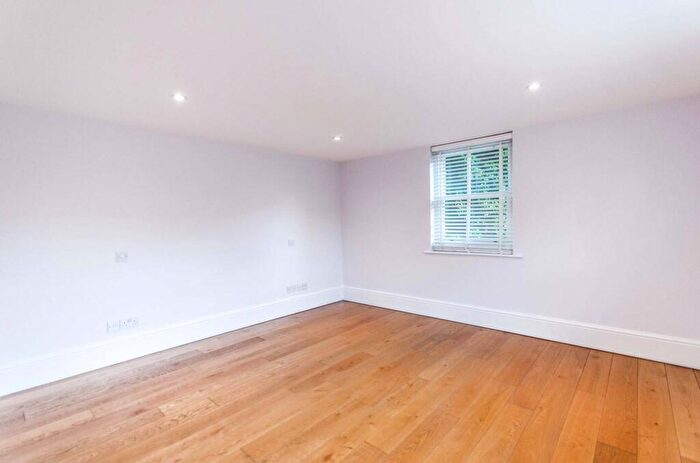 1 Bedroom Flat To Rent In Browning Street, Elephant And Castle, London, SE17