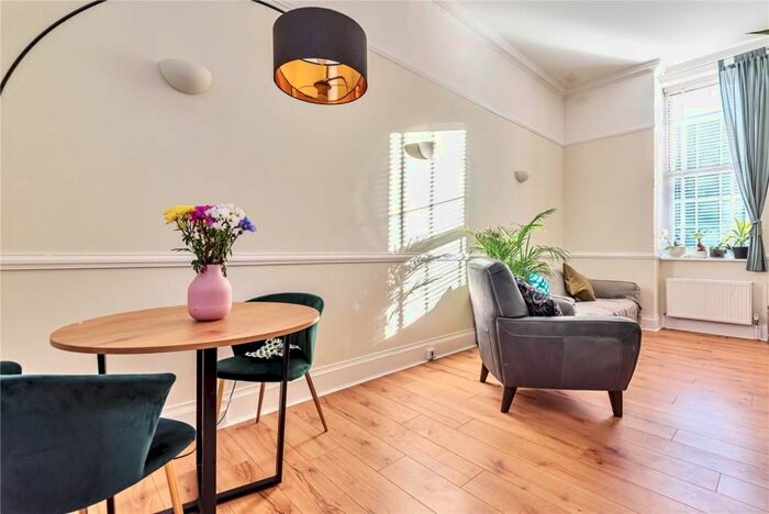 2 Bedroom Flat To Rent In Brigade Place, Caterham, CR3