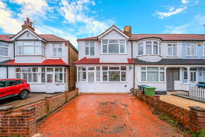 3 Bedroom Semi-Detached House To Rent In Largewood Avenue, Surbiton, KT6