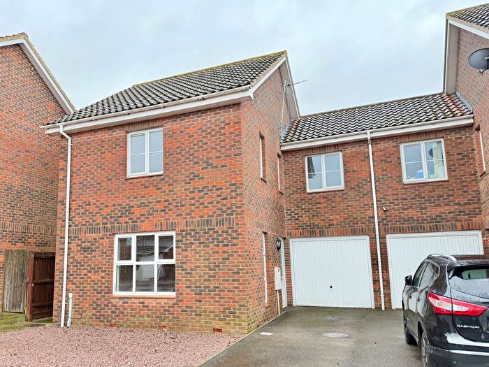 3 Bedroom Link Detached House To Rent In Fields View, Benwick, PE15