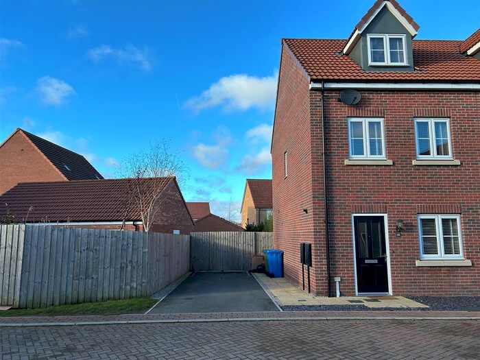 3 Bedroom Property To Rent In Robson Avenue, Pocklington, York, YO42