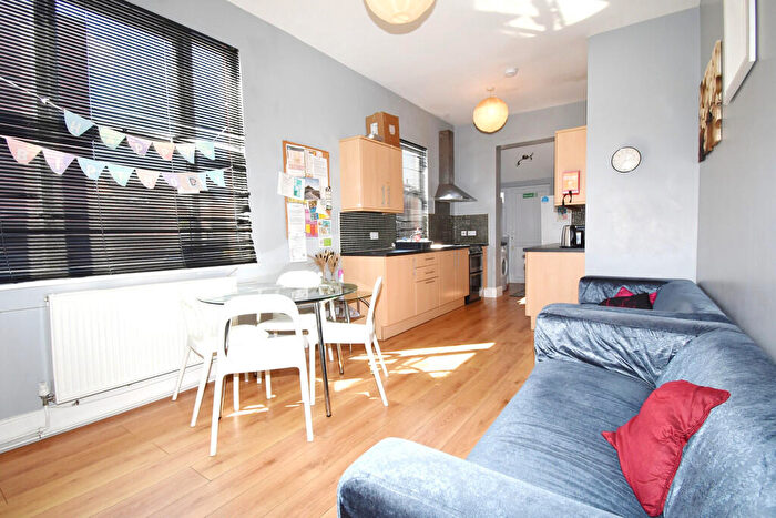 10 Bedroom End Of Terrace House For Sale In King Richard Street, Coventry, CV2 - Photo 4