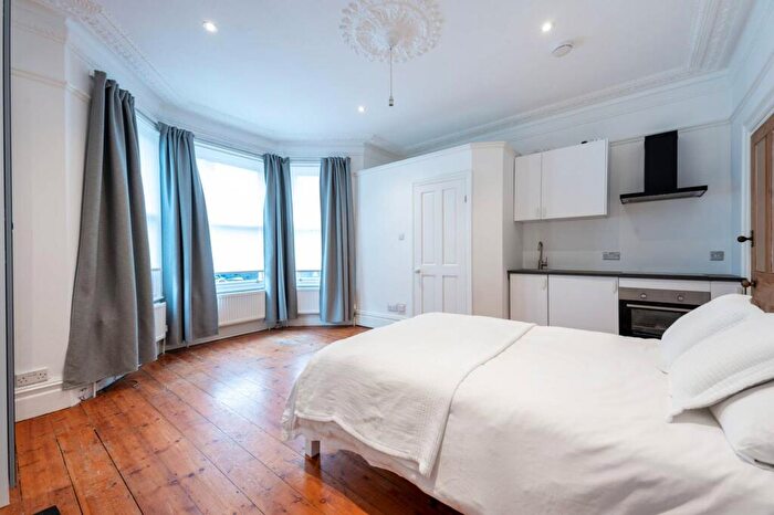 Studio To Rent In Park Road, Kingston, Kingston Upon Thames, KT2