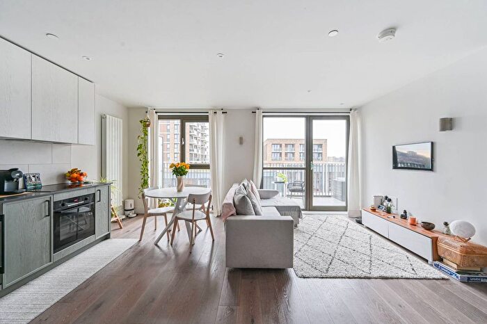 1 Bedroom Flat For Sale In Windsor Square, Woolwich Riverside, SE18