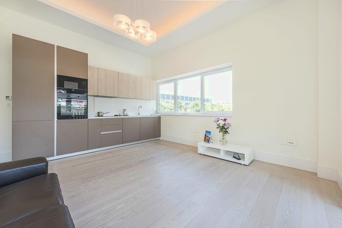 2 Bedroom Flat To Rent In West Gate, London, W5