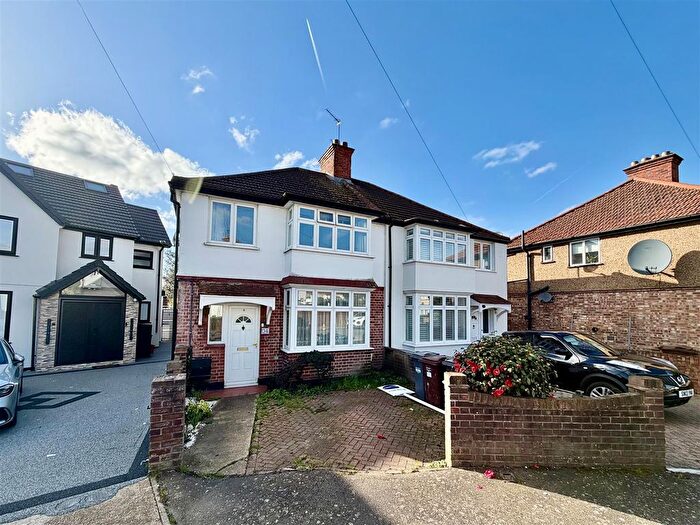 3 Bedroom Semi Detached House For Sale In Orchard Avenue, Heston, TW5