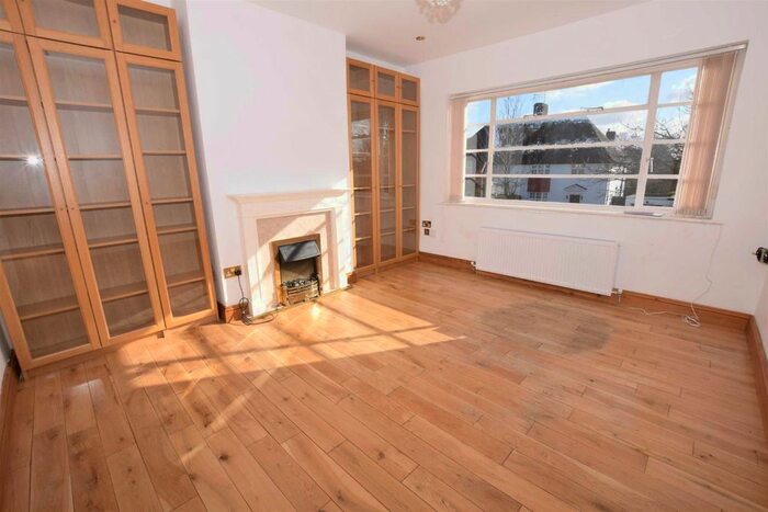 2 Bedroom Flat To Rent In Ossulton Way, London, N2