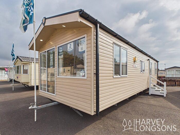 2 Bedroom Mobile/park Home For Sale In Carr Road, Felixstowe, IP11
