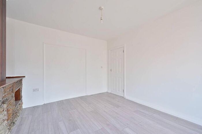4 Bedroom End Of Terrace House To Rent In Southdown Crescent, Harrow, HA2