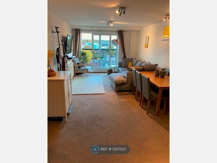 2 Bedroom Flat To Rent In Canon Court, Wallington SM6