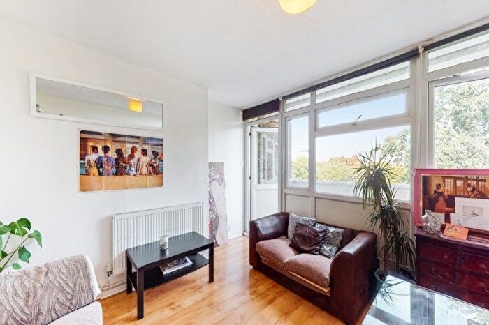 3 Bedroom Flat To Rent In Ramsey Street, London, E2