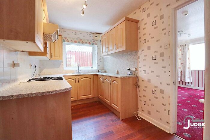 2 Bedroom Detached Bungalow For Sale In Hardie Crescent, Leicester, LE3