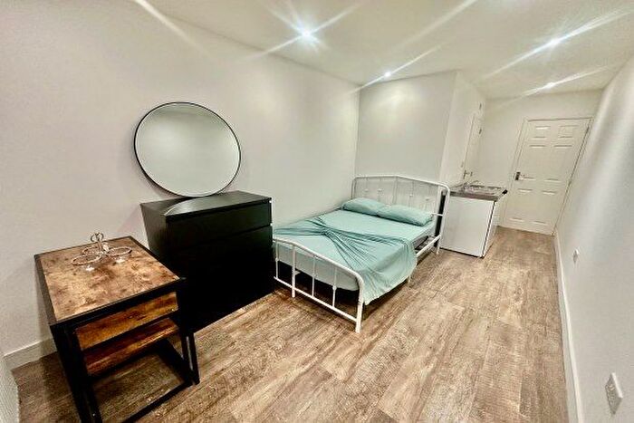 Studio To Rent In Caterham Avenue, Ilford, IG5