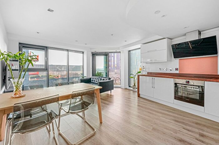 2 Bedroom Flat To Rent In Millharbour, Millwall, E14