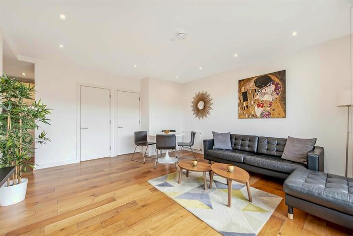 2 Bedroom Flat To Rent In Palmers Road, London, E2