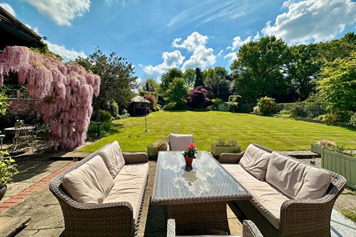 6 Bedroom Detached House For Sale In Chiltern Hills Road, Beaconsfield, HP9