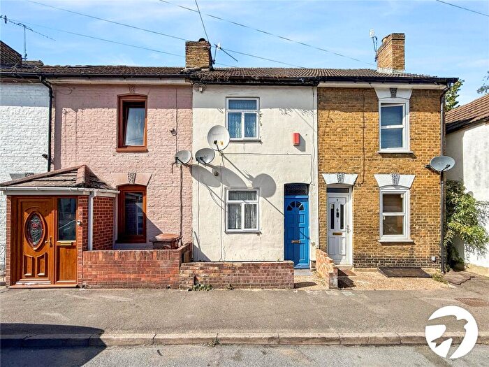 2 Bedroom Terraced House To Rent In Albany Road, Chatham, Kent, ME4