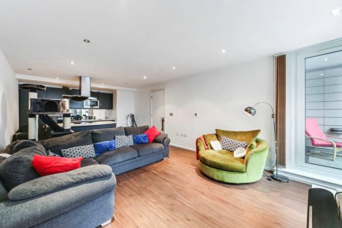 2 Bedroom Flat To Rent In Western Gateway, Royal Docks, London, E16