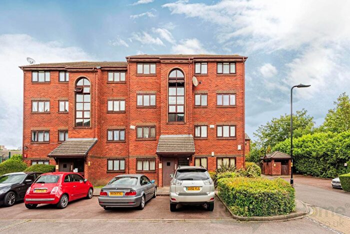 2 Bedroom Flat To Rent In Cotton Avenue, London, W3