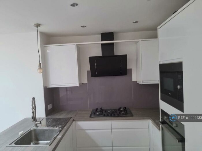 2 Bedroom Semi-Detached House To Rent In Marden Road, Croydon, CR0