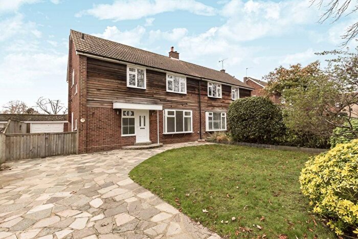 3 Bedroom Property To Rent In Kenton Avenue, Lower Sunbury, TW16
