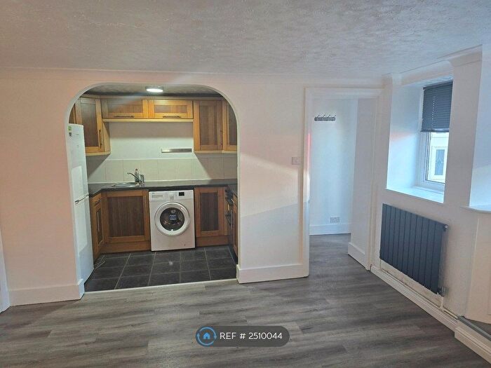 1 Bedroom Flat To Rent In Upper Bridge Road, Redhill, RH1