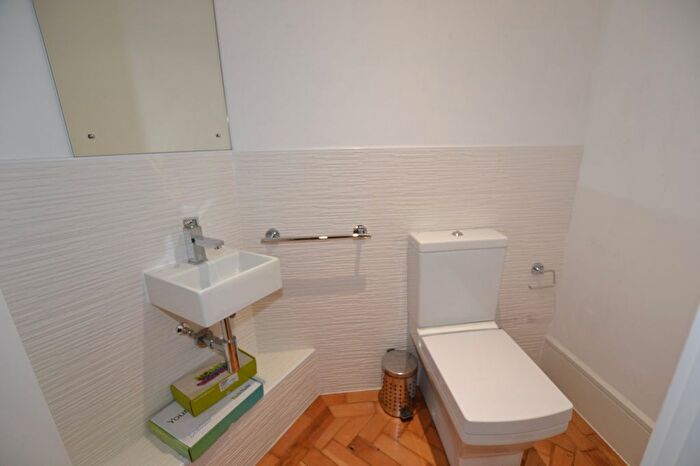 3 Bedroom Flat To Rent In Dock Office, Furness Quay, Salford Quays, Salford, M50