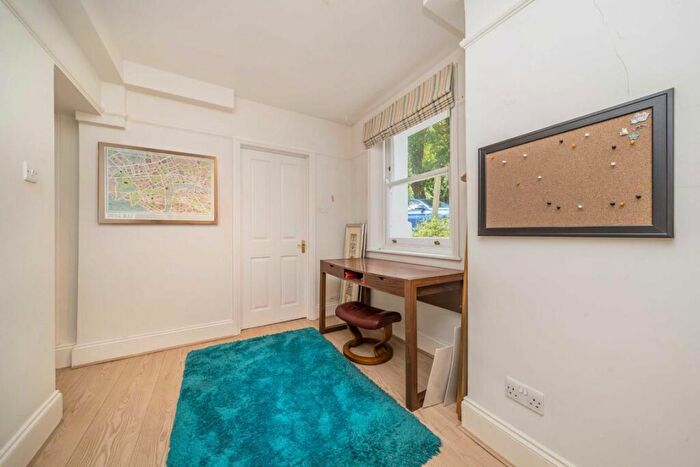 1 Bedroom Flat For Sale In Langley Road, Surbiton, KT6