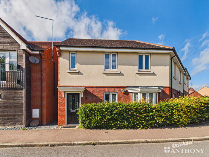 2 Bedroom Maisonette For Sale In Oxpen, Aylesbury, HP18
