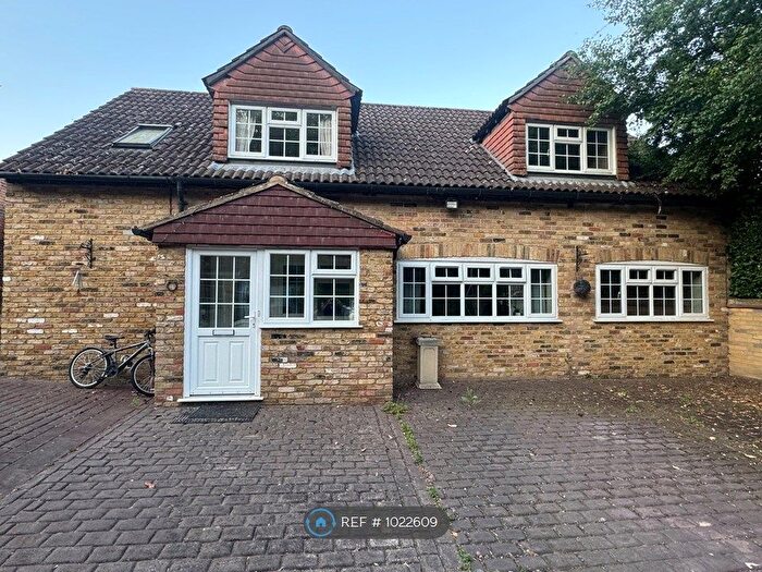 5 Bedroom Detached House To Rent In Darenth Hill, Dartford, DA2