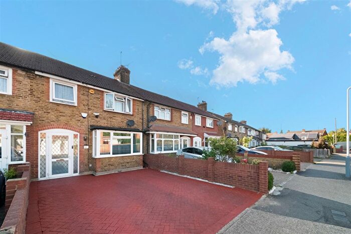 3 Bedroom Terraced House For Sale In Yeading Fork, Hayes, UB4