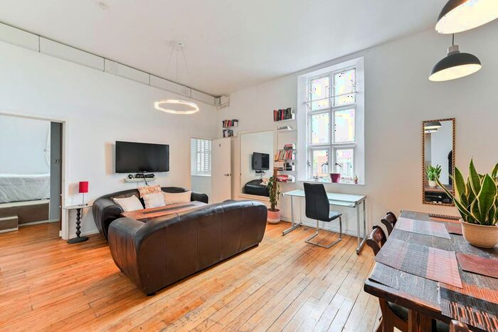 3 Bedroom Flat To Rent In Myatts Field, Camberwell, London, SE5