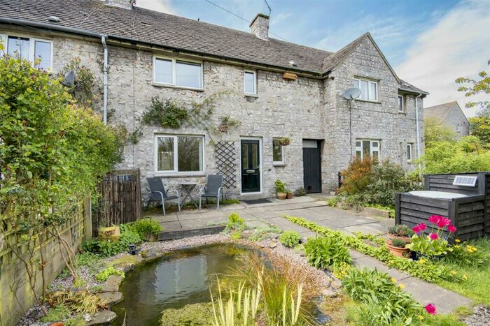 2 Bedroom Terraced House For Sale In New Close, Eyam, Hope Valley, S32