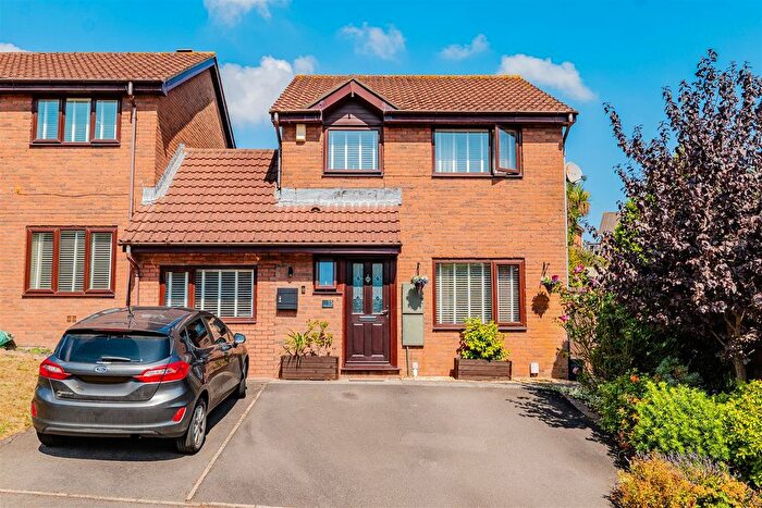 3 Bedroom Link Detached House For Sale In Priory Gardens, Barry, CF63